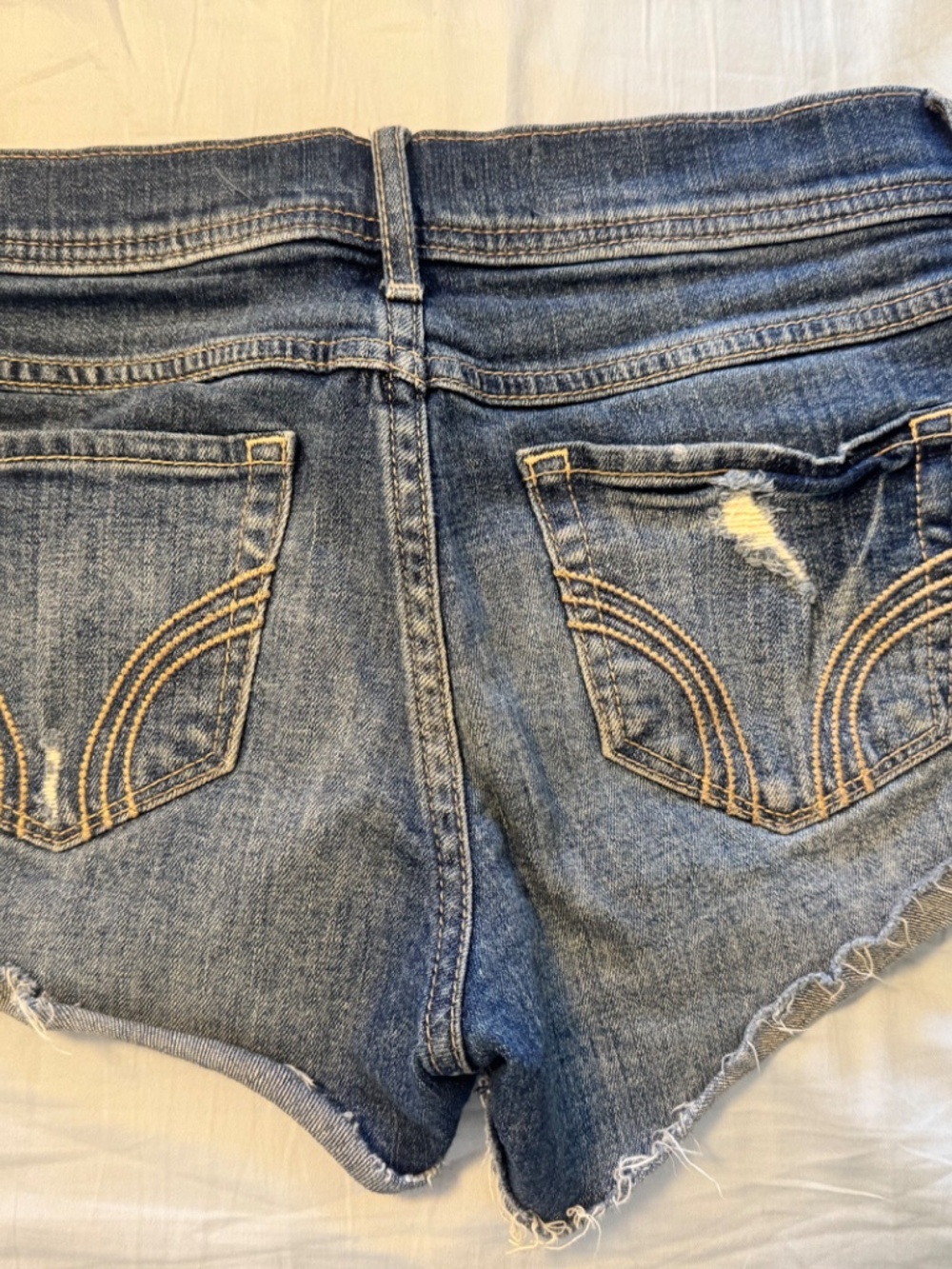 Hollister Women's Blue Distressed Short-Short Low Rise Denim Shorts Size 0 - Picture 2 of 4